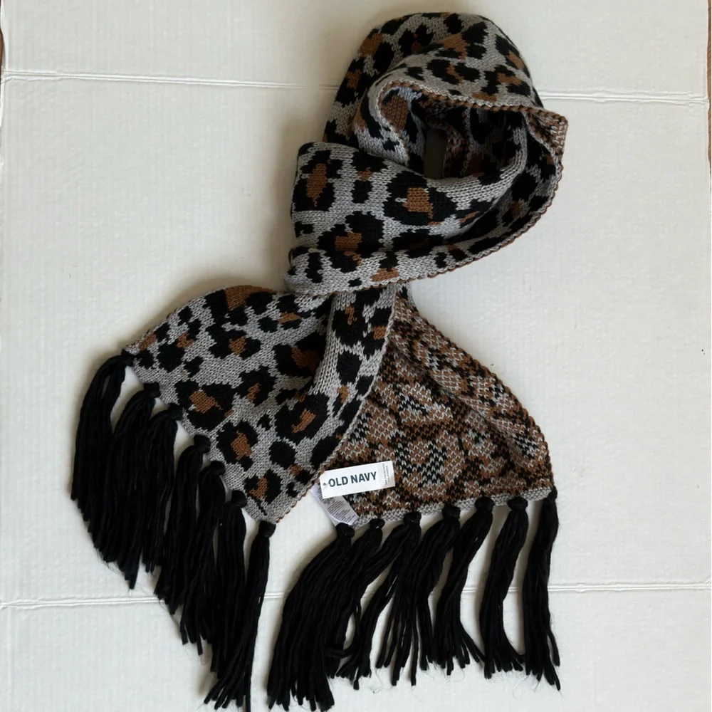 Old navy || womans Leopard Print Scarf with Fringe